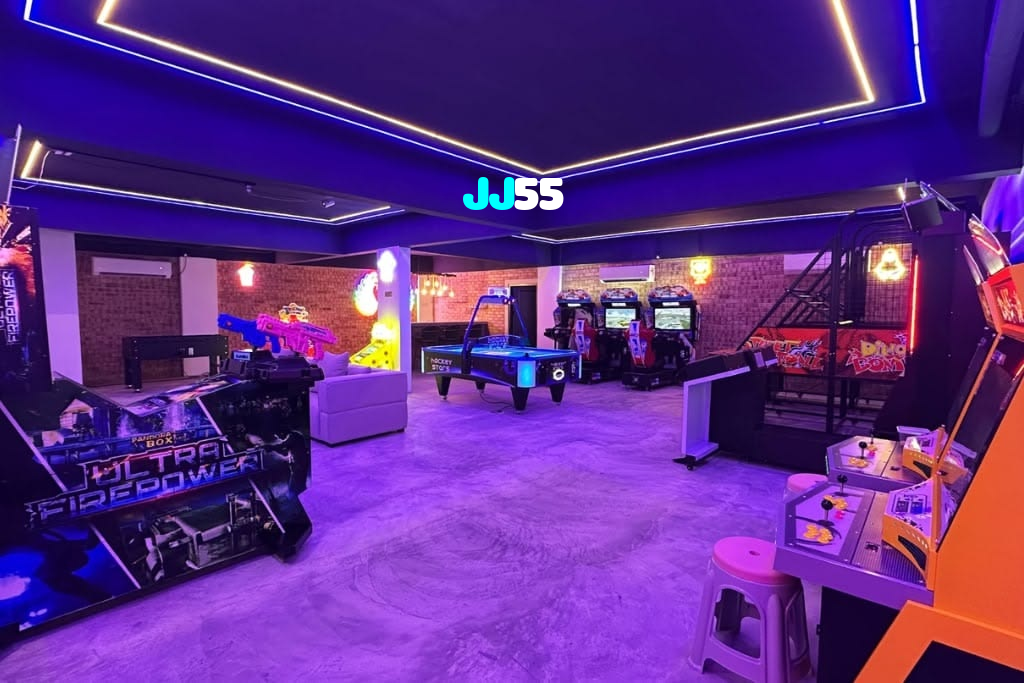 JJ55 casino presented on mobile device in Pakistan with slots and live games